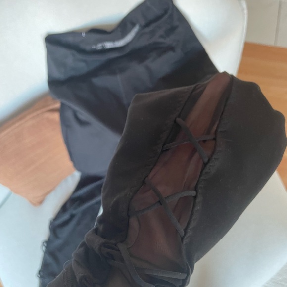 High waist Victoria’s Secret active leggings with see through net on the sides - Picture 3 of 3